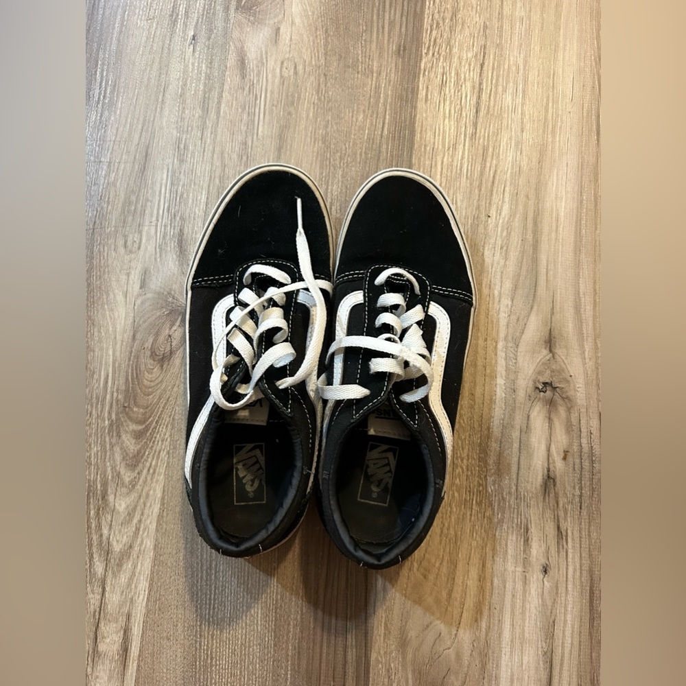 Black and white vans size 6